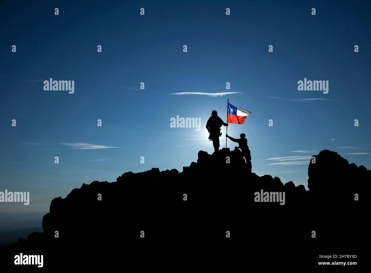 Two soldiers silhouette hi-res stock photography and images - Alamy