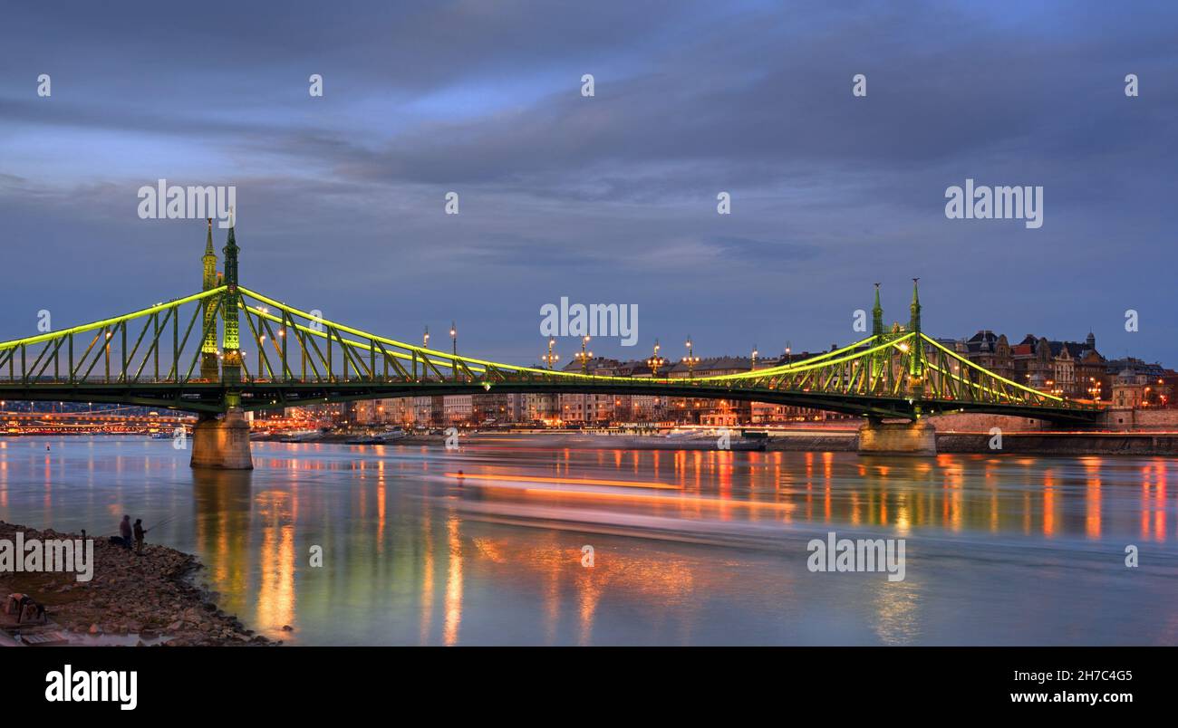 Panoramic night view budapest hi-res stock photography and images - Alamy