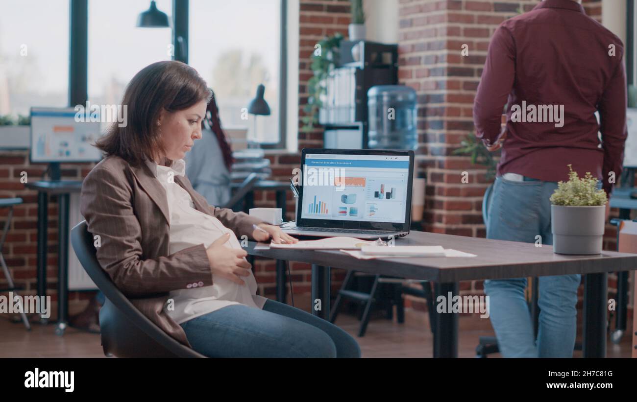 Expectant Person Computer Pregnant entrepreneur using laptop papers hi-res stock photography and ...