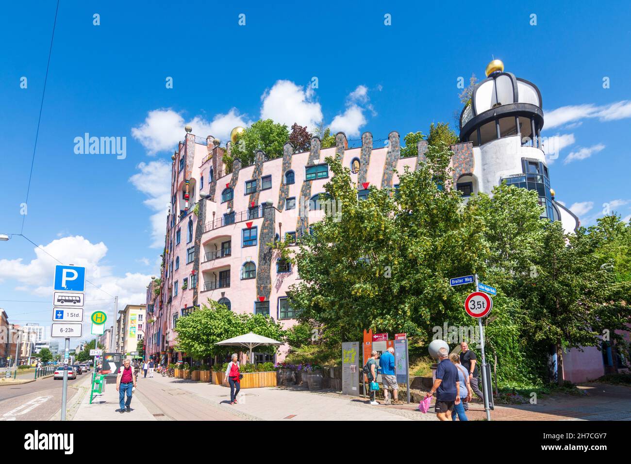 Magdeburg: house of Grüne Zitadelle (Green citadel) by artist