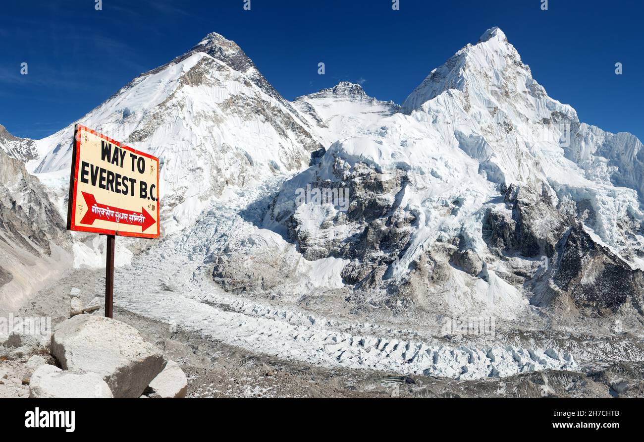 Signpost Way To Mount Everest B.c. And Mount Everest, Lhotse And Nuptse ...