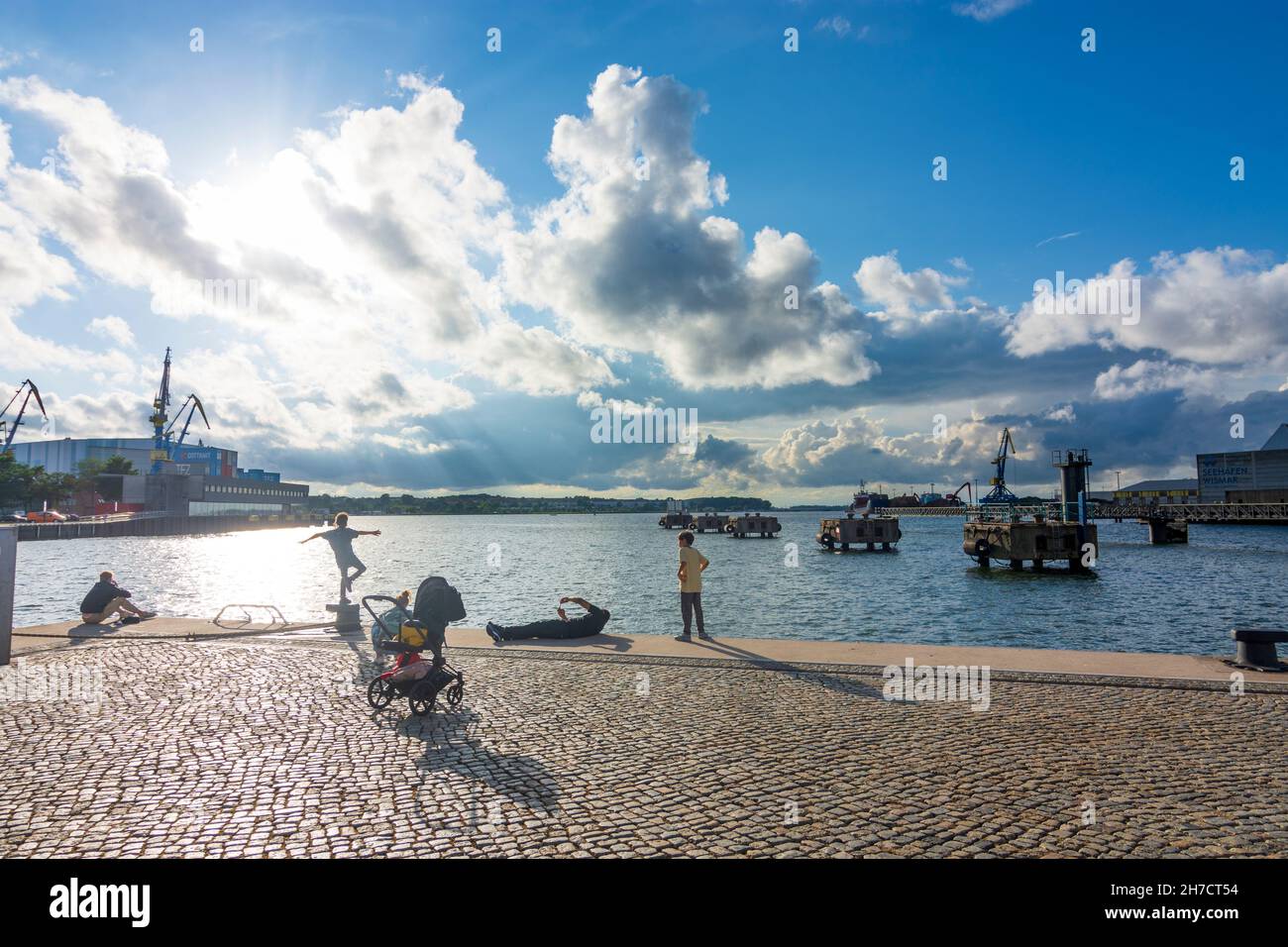 Wismar: port, cranes at shipyard MV Werften (left), people, children in Ostsee (Baltic Sea), Mecklenburg-Vorpommern, Germany Stock Photo