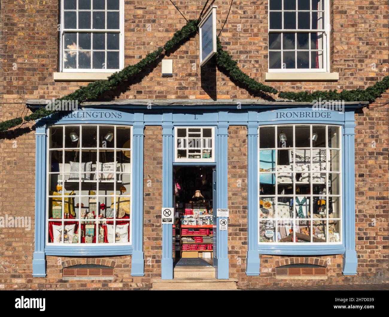 Darlingtons Of Ironbridge, a gift shop in the Shropshire tourist town, England, UK Stock Photo