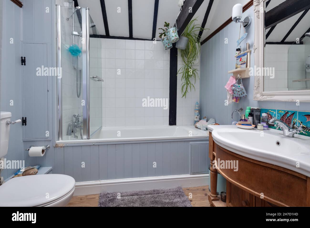 Stradishall, Suffolk, England - June 4 2020: Cottage Bathroom suite in blue and white in small english home. Stock Photo