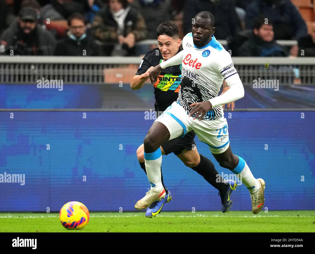 MILAN, ITALY - NOVEMBER 21: Kalidou Koulibaly of SSC Napoli competes for the ball with Martin Satriano of FC Internazionale ,during the Serie A match between FC Internazionale and SSC Napoli at Stadio Giuseppe Meazza on November 21, 2021 in Milan, Italy. (Photo by MB Media) Stock Photo