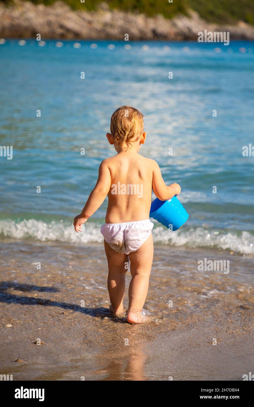 beach little garl 