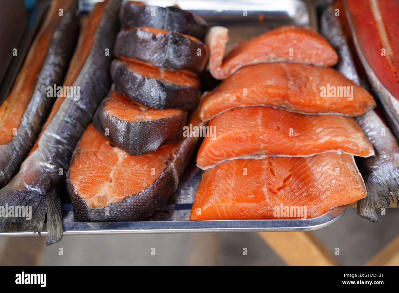 https://c8.alamy.com/comp/2H7DFBT/smoked-red-fish-on-a-metal-tray-fish-market-2H7DFBT.jpg