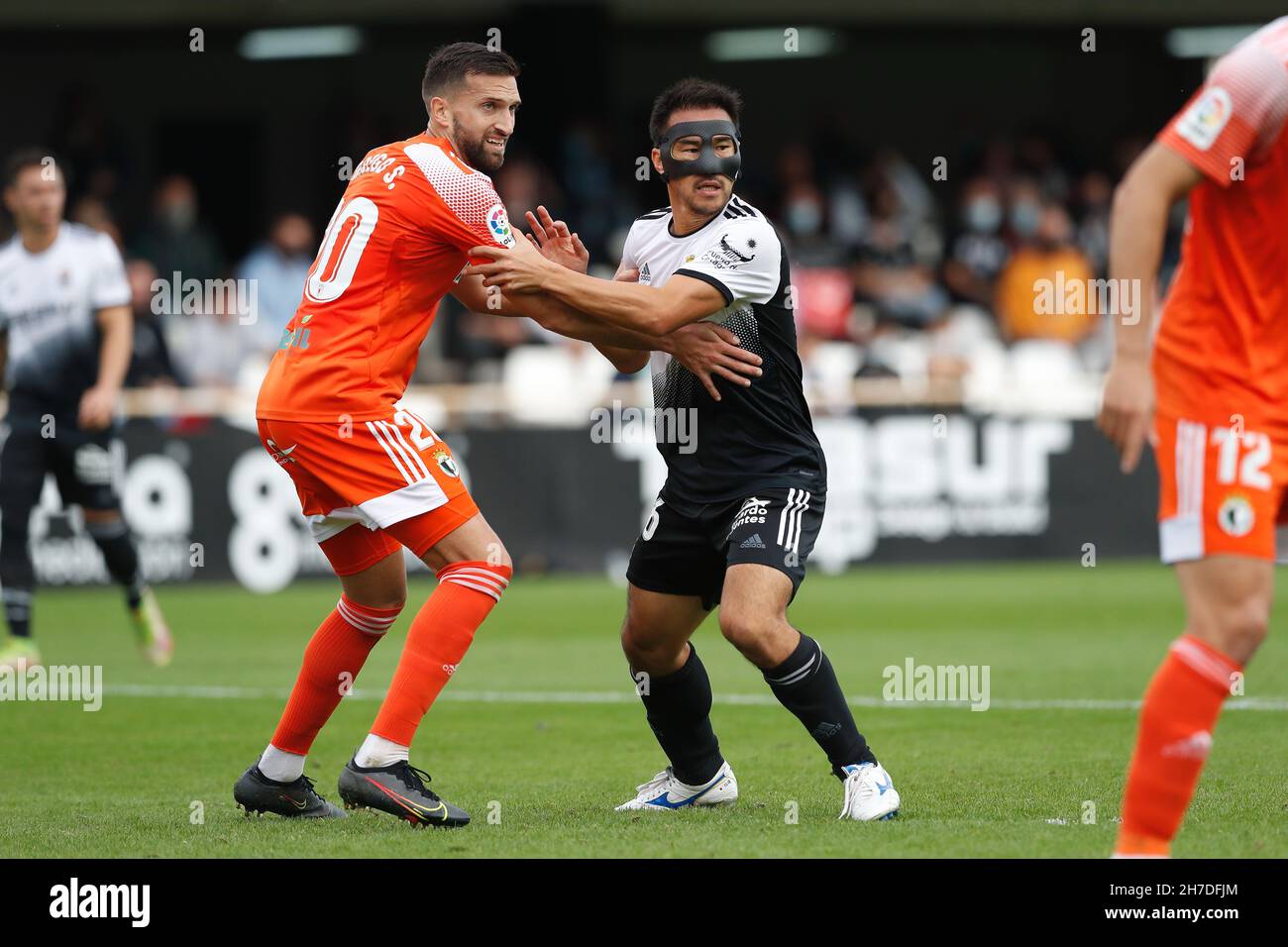 Cartagena, Spain. 21st Nov, 2021. (L-R) Gregorio Sierra (Burgos), Shinji Okazaki (Cartagena) Football/Soccer : Spanish 'La Liga Smartbank' match between FC Cartagena 1-0 Burgos CF at the Estadio Municipal Cartagonova in Cartagena, Spain . Credit: Mutsu Kawamori/AFLO/Alamy Live News Stock Photo