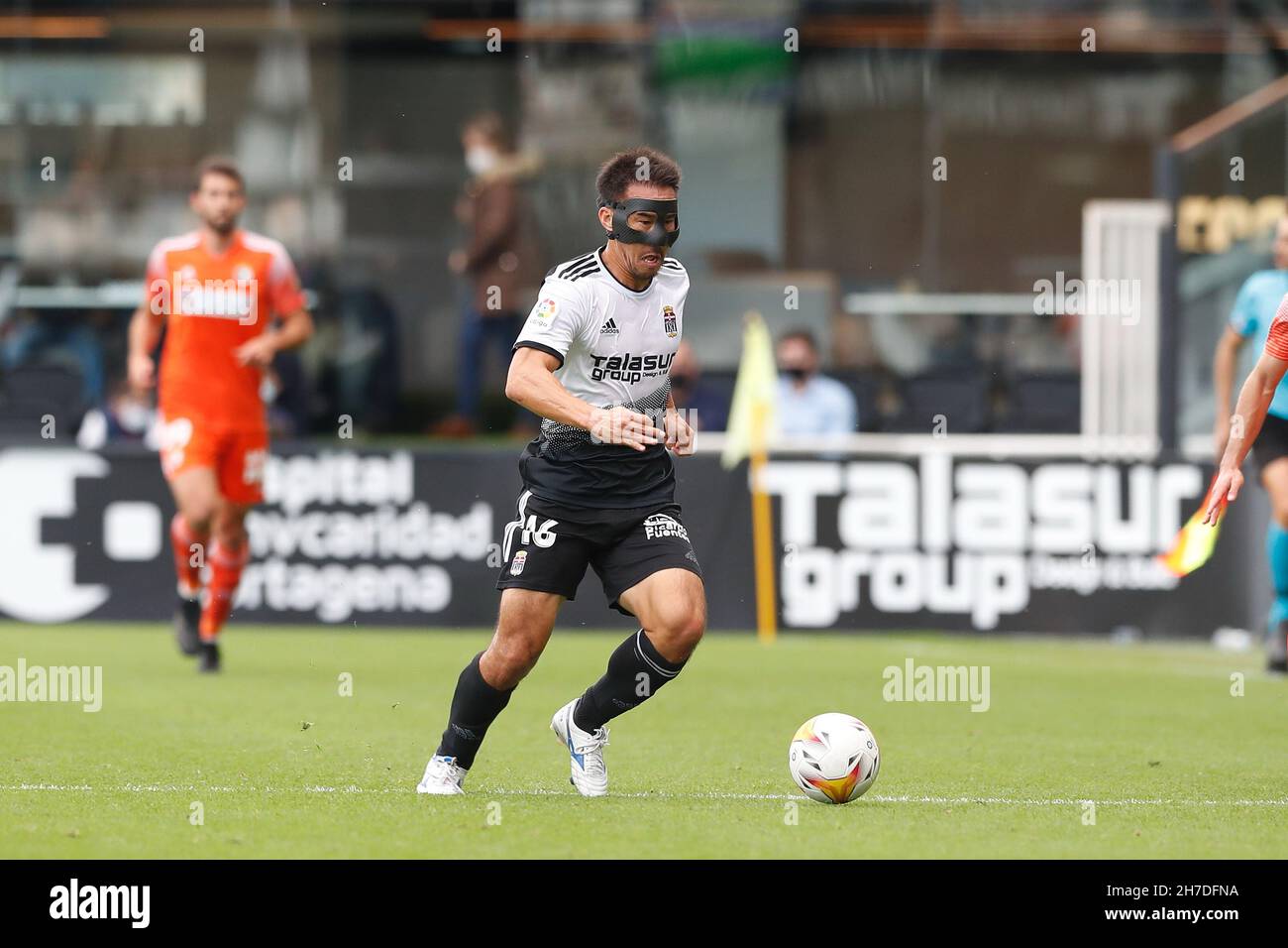 Cartagena, Spain. 21st Nov, 2021. Shinji Okazaki (Cartagena) Football/Soccer : Spanish 'La Liga Smartbank' match between FC Cartagena 1-0 Burgos CF at the Estadio Municipal Cartagonova in Cartagena, Spain . Credit: Mutsu Kawamori/AFLO/Alamy Live News Stock Photo