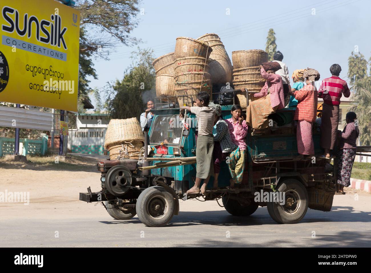 Overloaded truck hi-res stock photography and images - Alamy