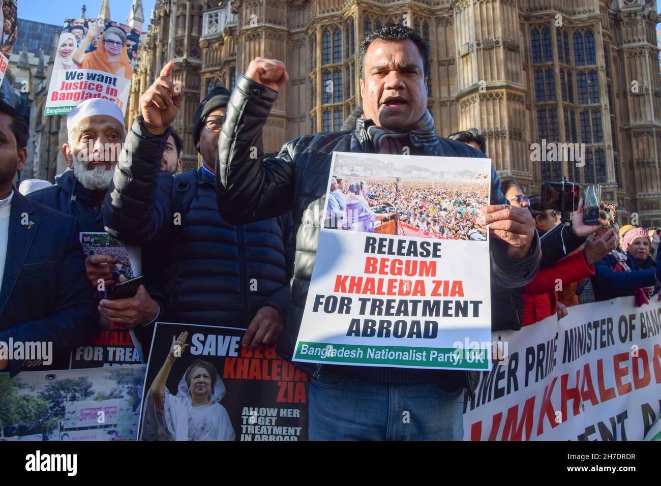 London, UK. 22nd November 2021. Protesters gathered outside the parliament in support of former Bangladesh Prime Minister and Bangladesh Nationalist Party leader Khaleda Zia, who has been suffering health problems, demanding that she be released for treatment abroad. Credit: Vuk Valcic / Alamy Live News Stock Photo