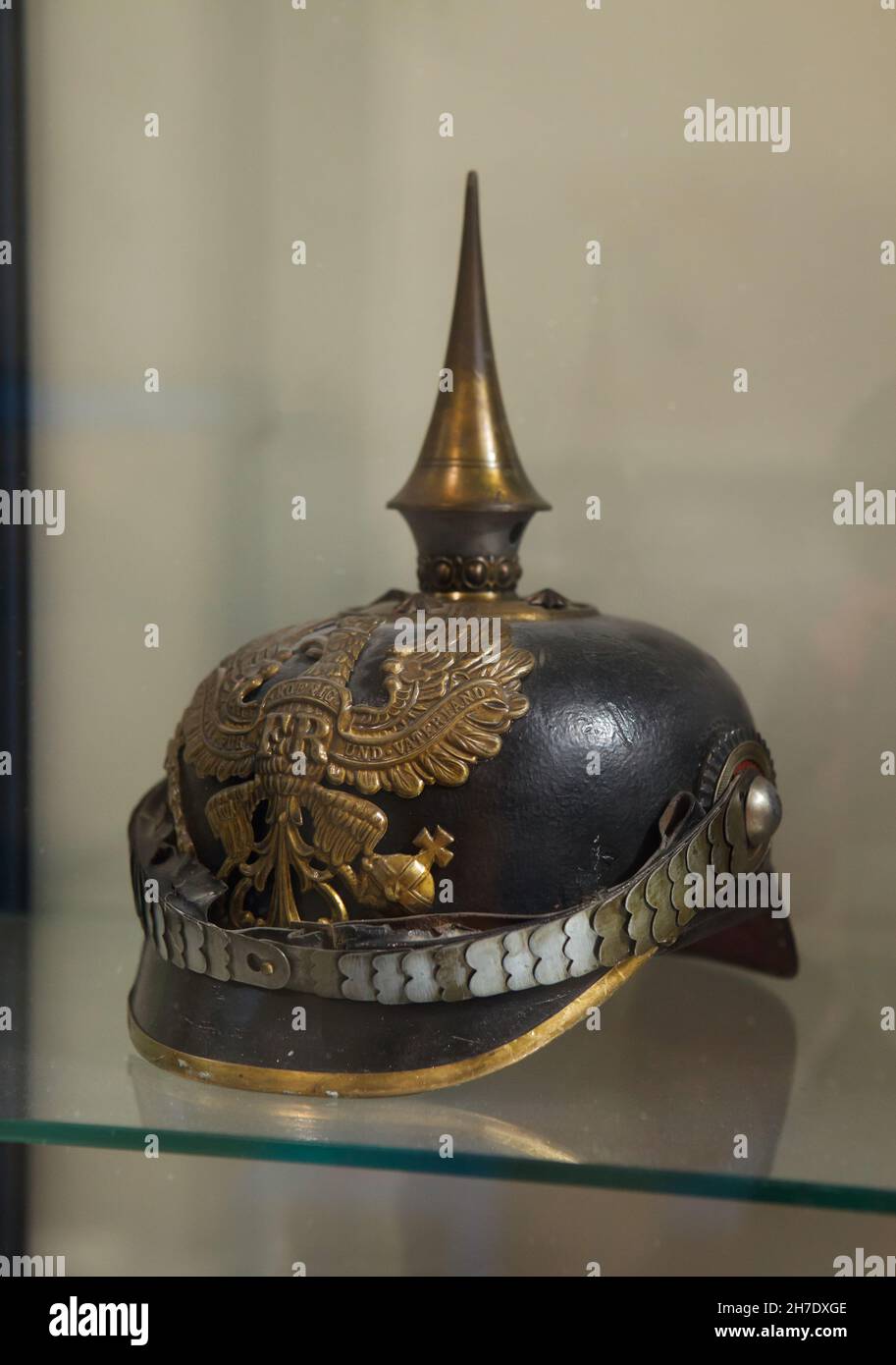 Helmet of a Prussian infantry officer known as the Pickelhaube (Pickelhelm) dated from 1914-1915 on display in the Armistice Museum in the Forest of Compiègne (Forêt de Compiègne) near Compiègne in France. The Armistice Museum is located on the ground of the Glade of the Armistice where the Armistice of 11 November 1918 that ended the First World War was signed. Stock Photo