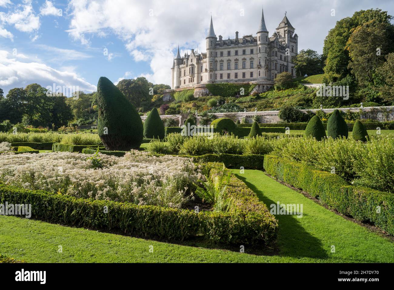 UK, Scotland, Sutherland, near to Golspie. Dunrobin Castle and garden, the stately home of Earl of Sutherland and Clan Sutherland. Stock Photo