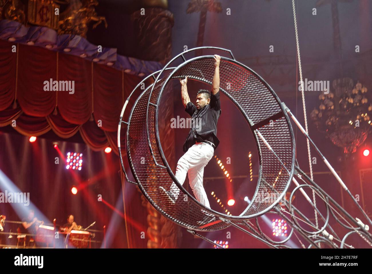 Paris, France. 20th Nov, 2021. The Navas Rudy and Ray and their wheel of death perform during Cirque Bouglione's 'Dingue' show at the Cirque d'Hiver. Stock Photo