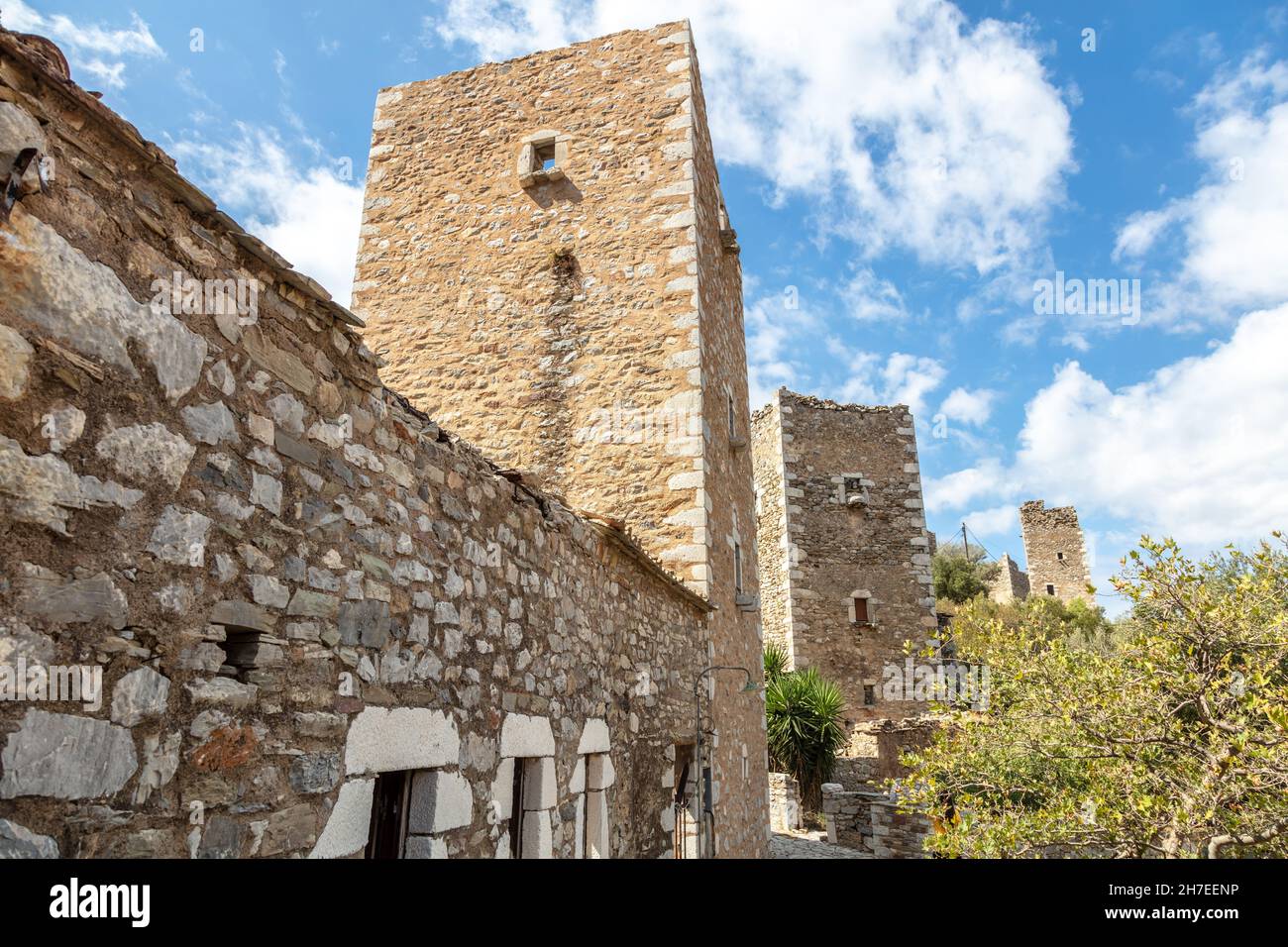 Castle town folk village hi-res stock photography and images - Alamy