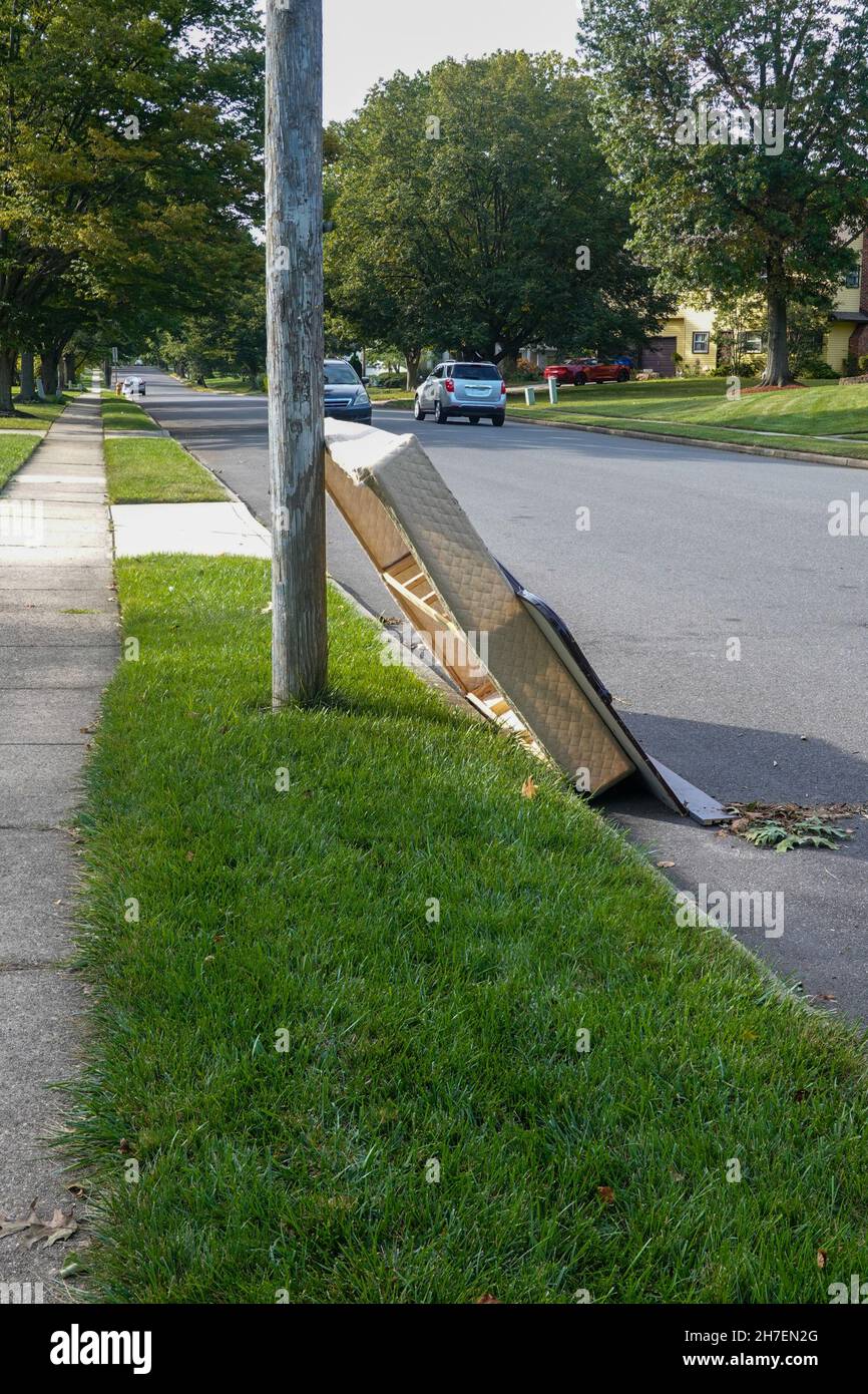 Trash bed hires stock photography and images Alamy