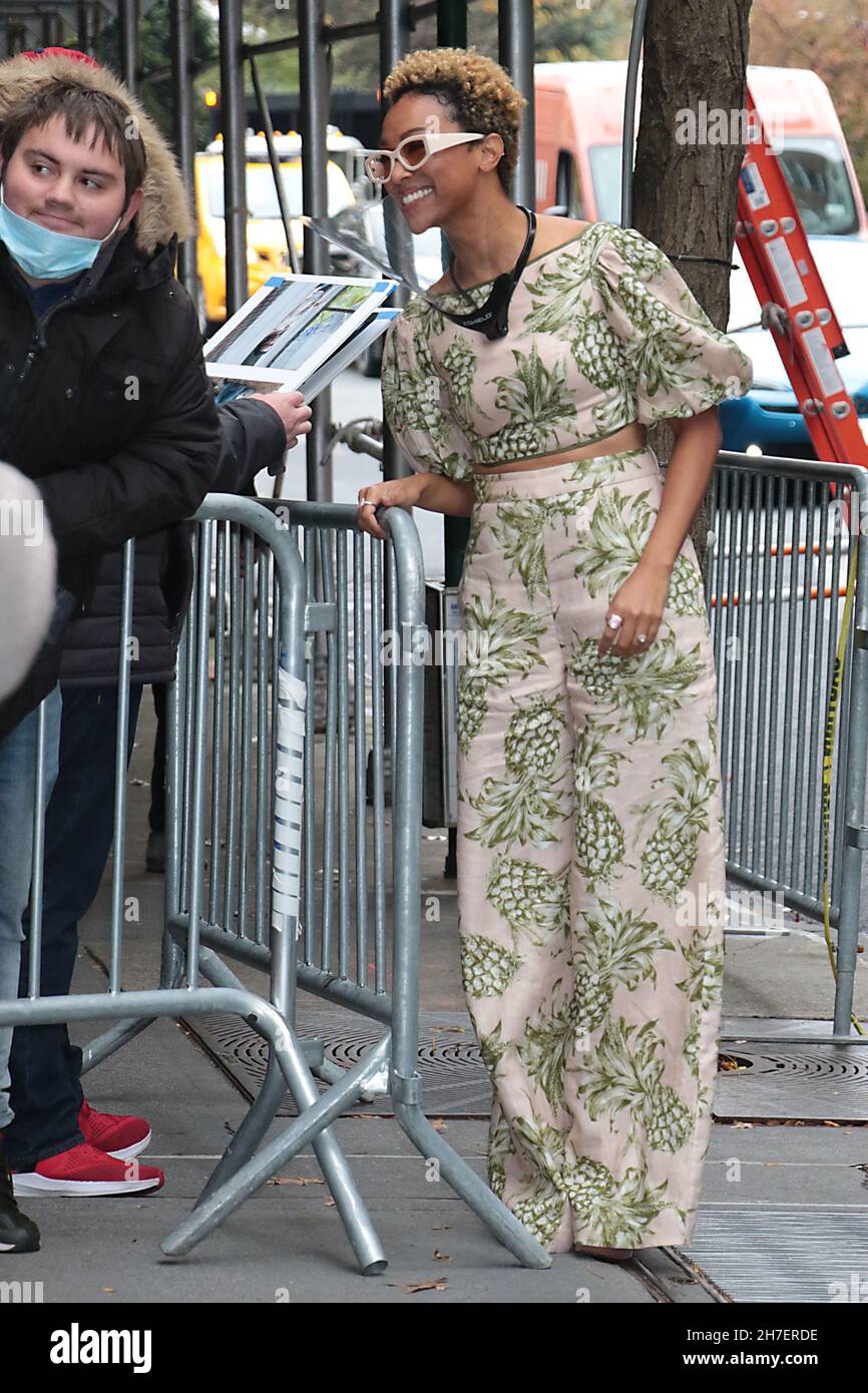 New York, NY, USA. 22nd Nov, 2021. Sonequa Martin-Green seen before an