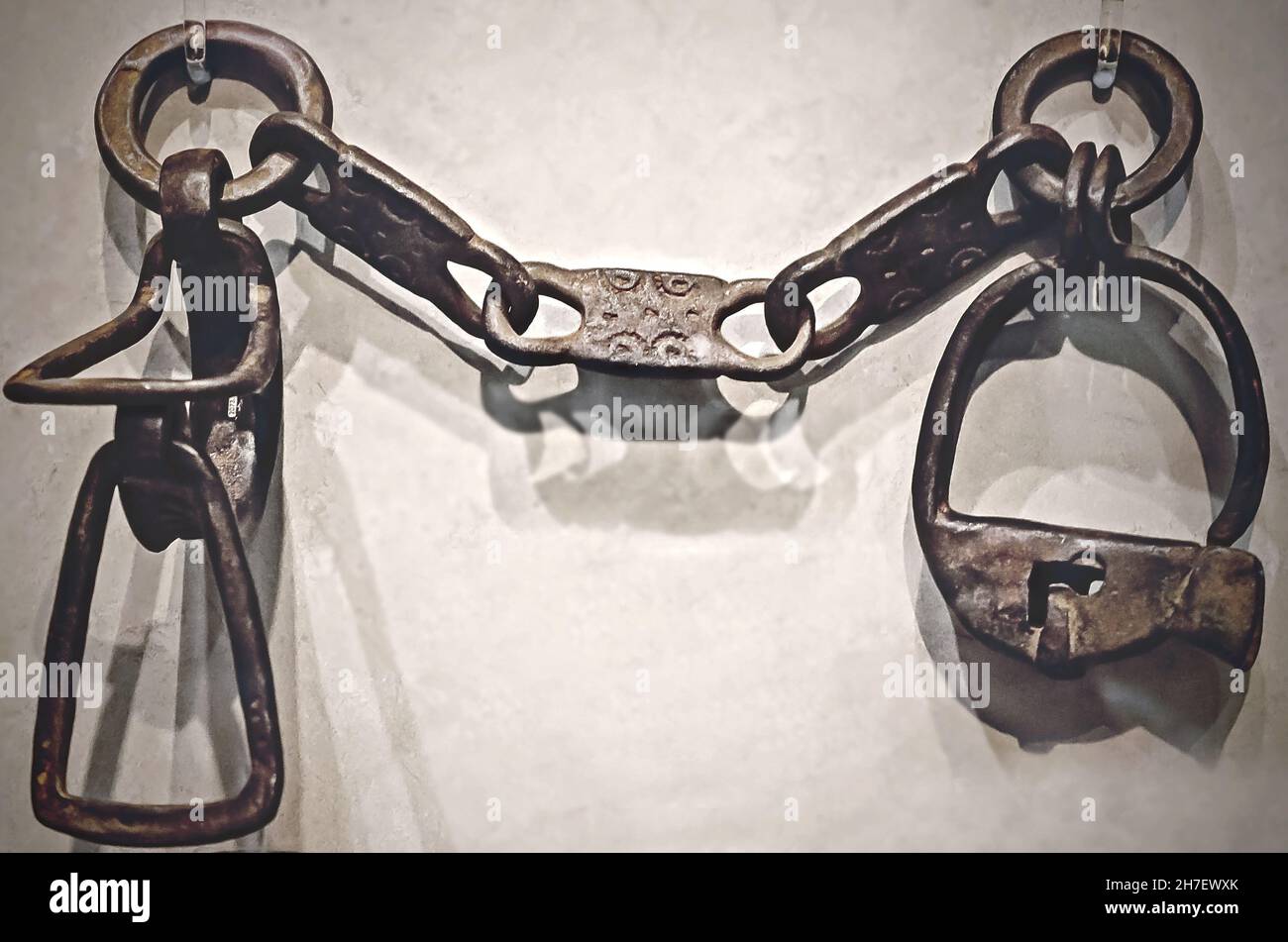 Slave shackles hi-res stock photography and images - Alamy