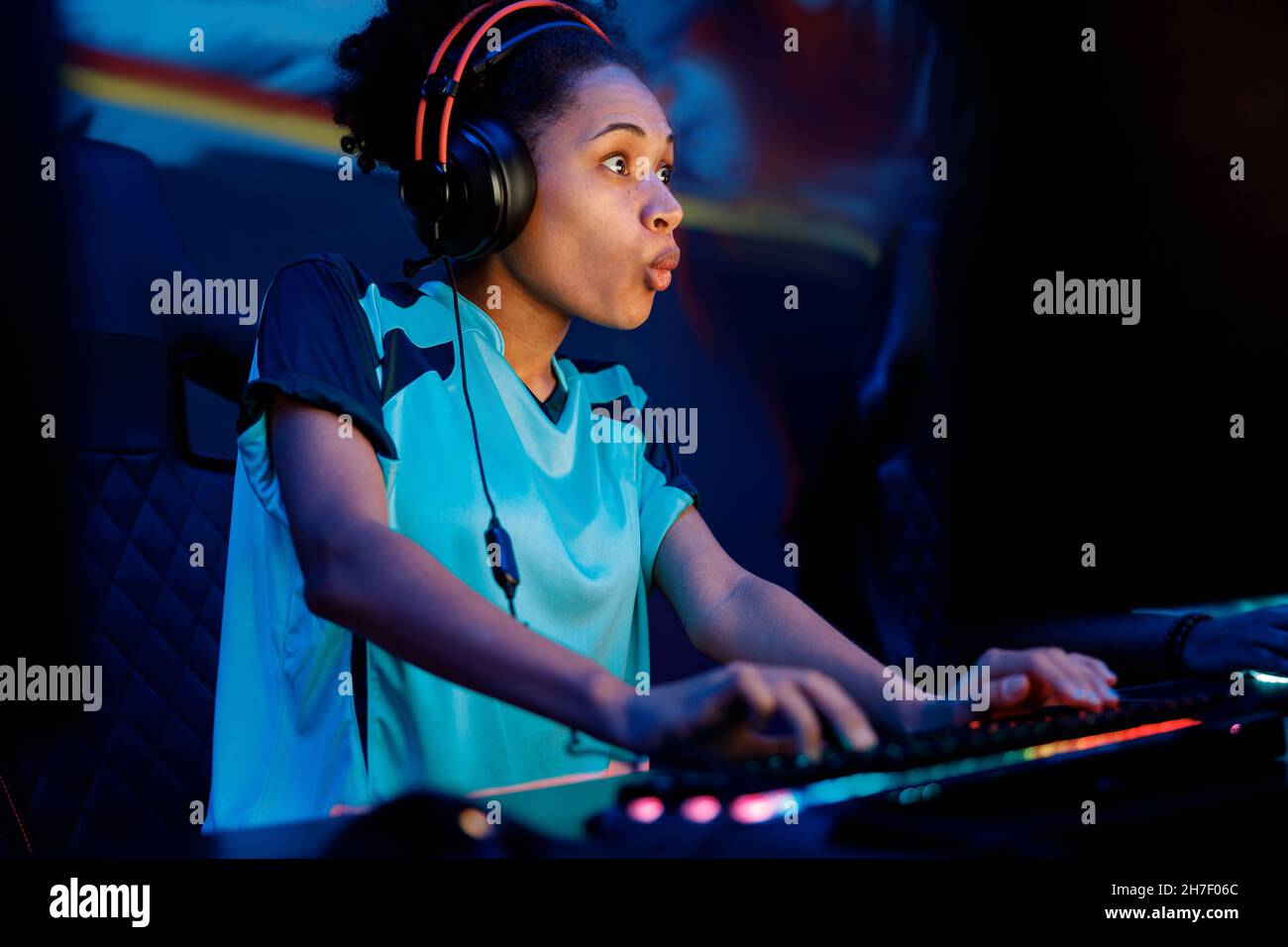 Cute African woman gaming with her friends in cyber club Stock Photo