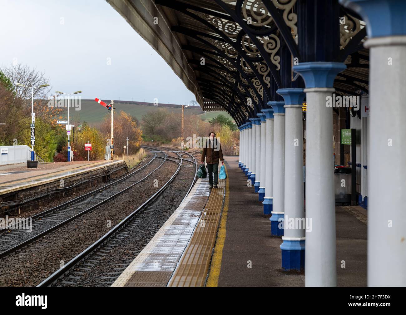 STONEHAVEN, ABERDEENSHIRE, SCOTLAND - 21 NOVEMBER 2021: This is a view on the sothbound platform of the Railway Station at Stonehaven, Aberdeenshire, Stock Photo