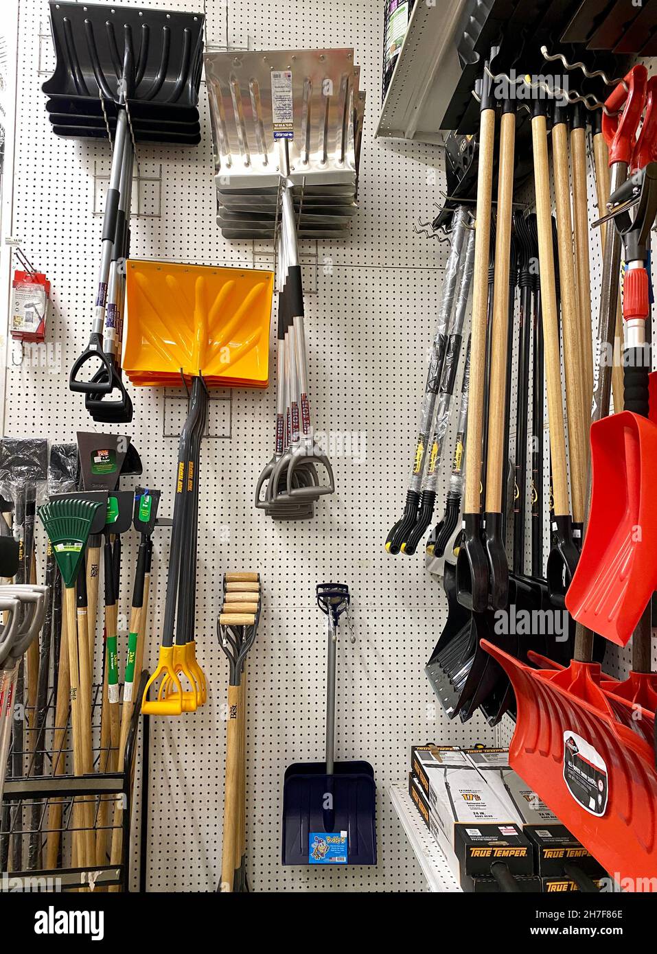 Shovels on display at a hardware store in the Chicago area Stock Photo