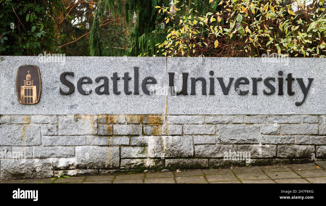 Seattle - November 21, 2021; Sign for Seattle University in the city.  Signage is in raised black letters on stone atop rock wall Stock Photo