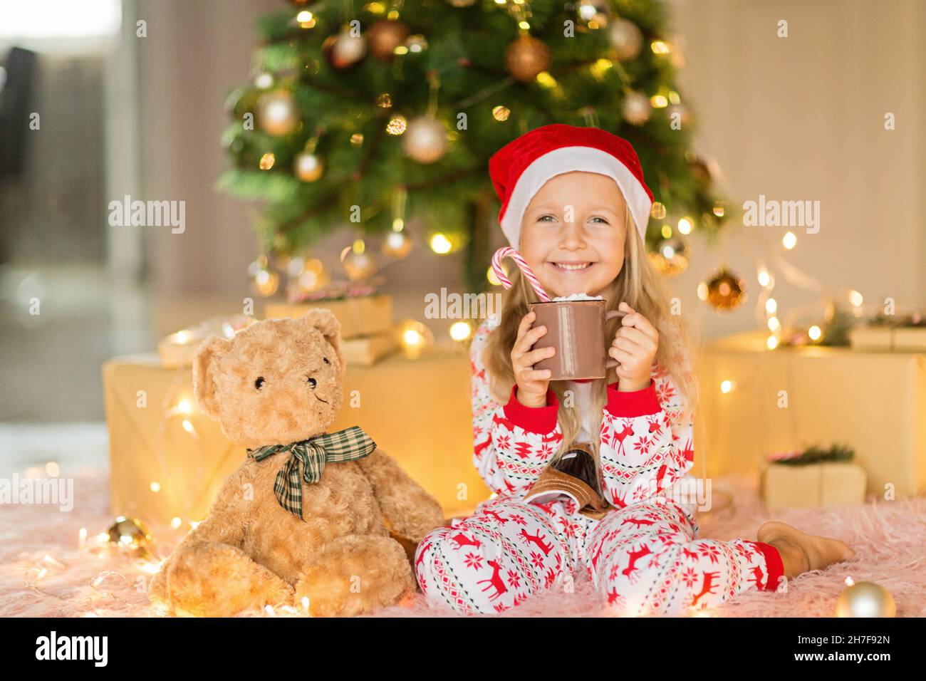 Cute young girl wearing pajamas hi res stock photography and images Page 3 Alamy
