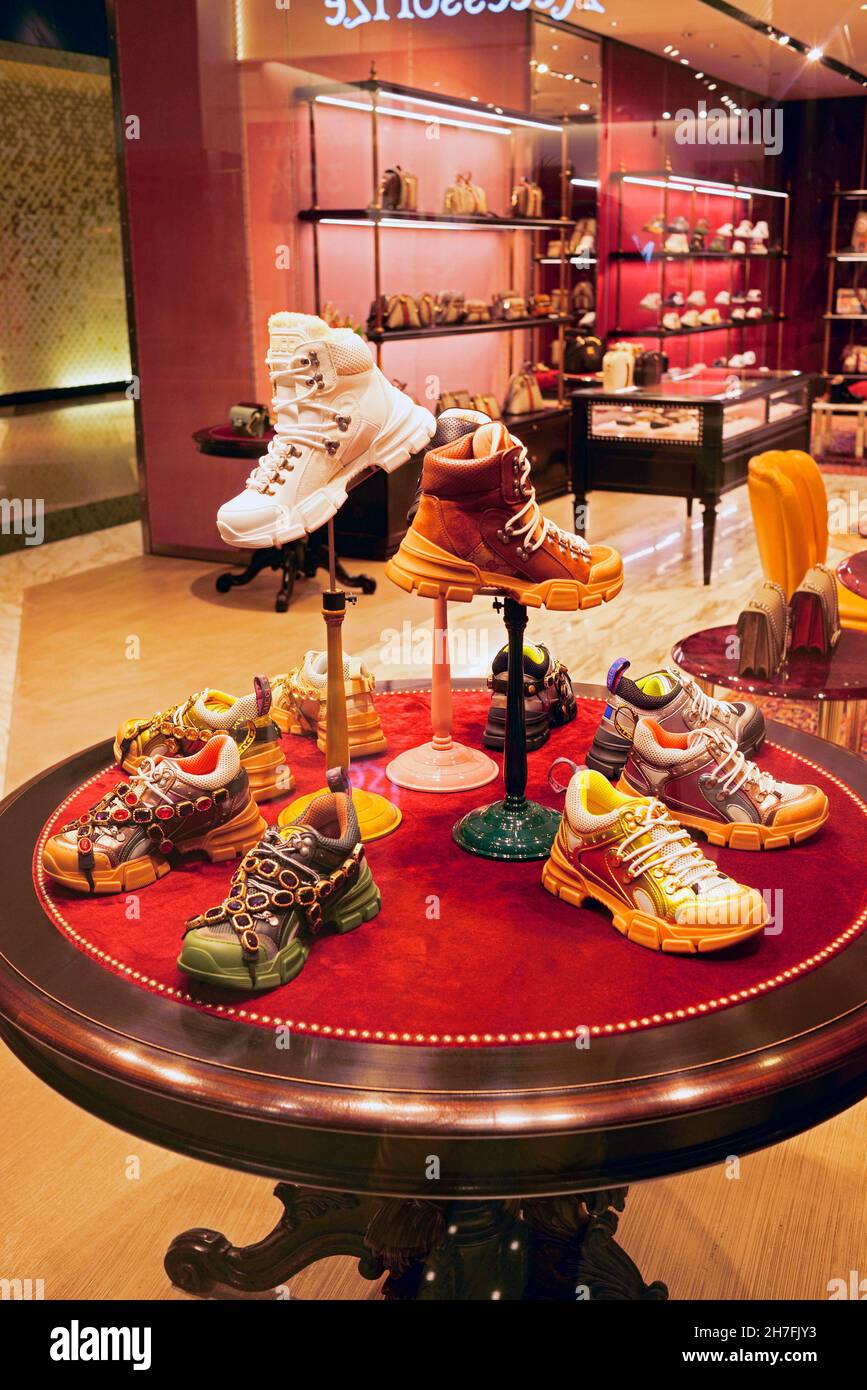 UNITED ARAB EMIRATES, DUBAI, SHOES SHOP IN THE SHOPPING CENTER OF DUBAI