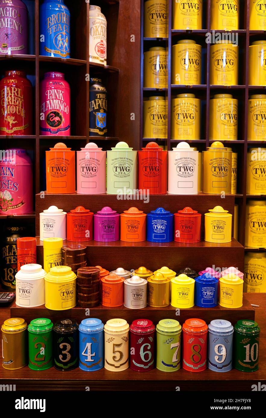 UNITED ARAB EMIRATES, DUBAI, TEA SHOP IN THE SHOPPING CENTER OF DUBAI