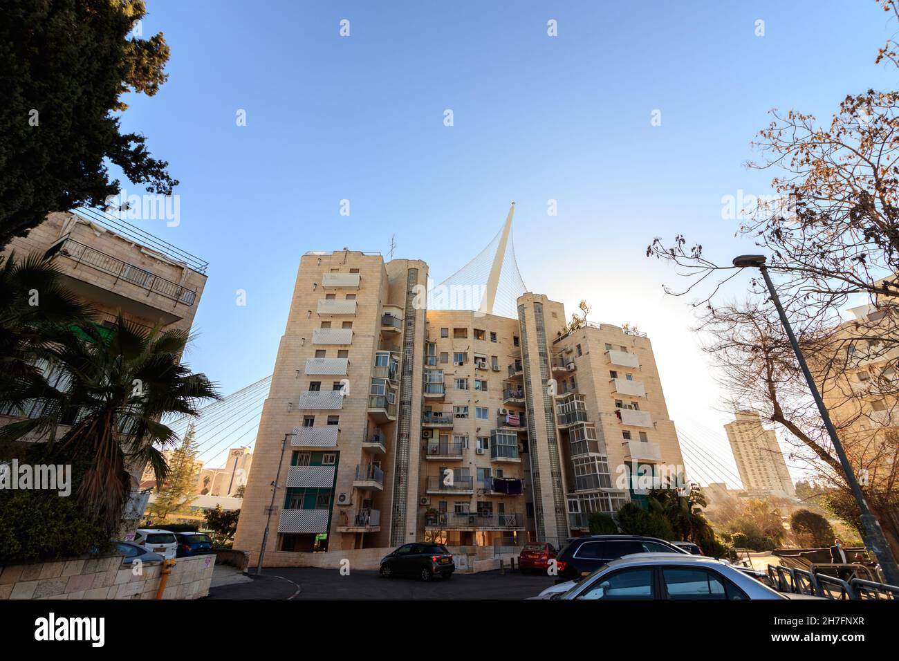 jerusalem-israel.14-02-2021. A residential building in the Kiryat Moshe neighborhood, with a background of the famous String Bridge at the entrance to Stock Photo
