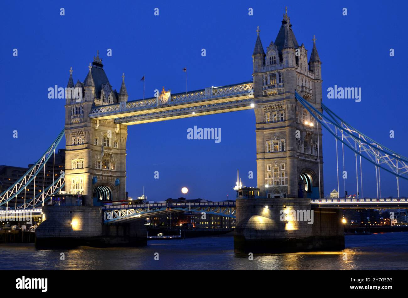 UNITED KINGDOM. ENGLAND. LONDON. THE TOWER BRIDGE WAS ACHIEVED IN 1894