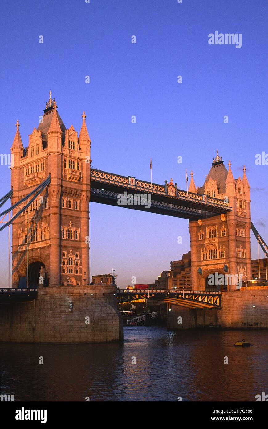 UNITED KINGDOM. ENGLAND. LONDON. THE TOWER BRIDGE WAS ACHIEVED IN 1894