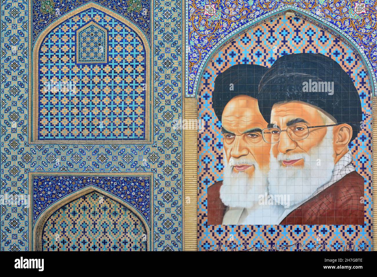 IRAN. ISPAHAN ESFAHAN. TOMB OF HARUN VILAYET. FRESCOE WITH THE AYATOLLAH KHOMEINI AND KHAMENEI. Stock Photo