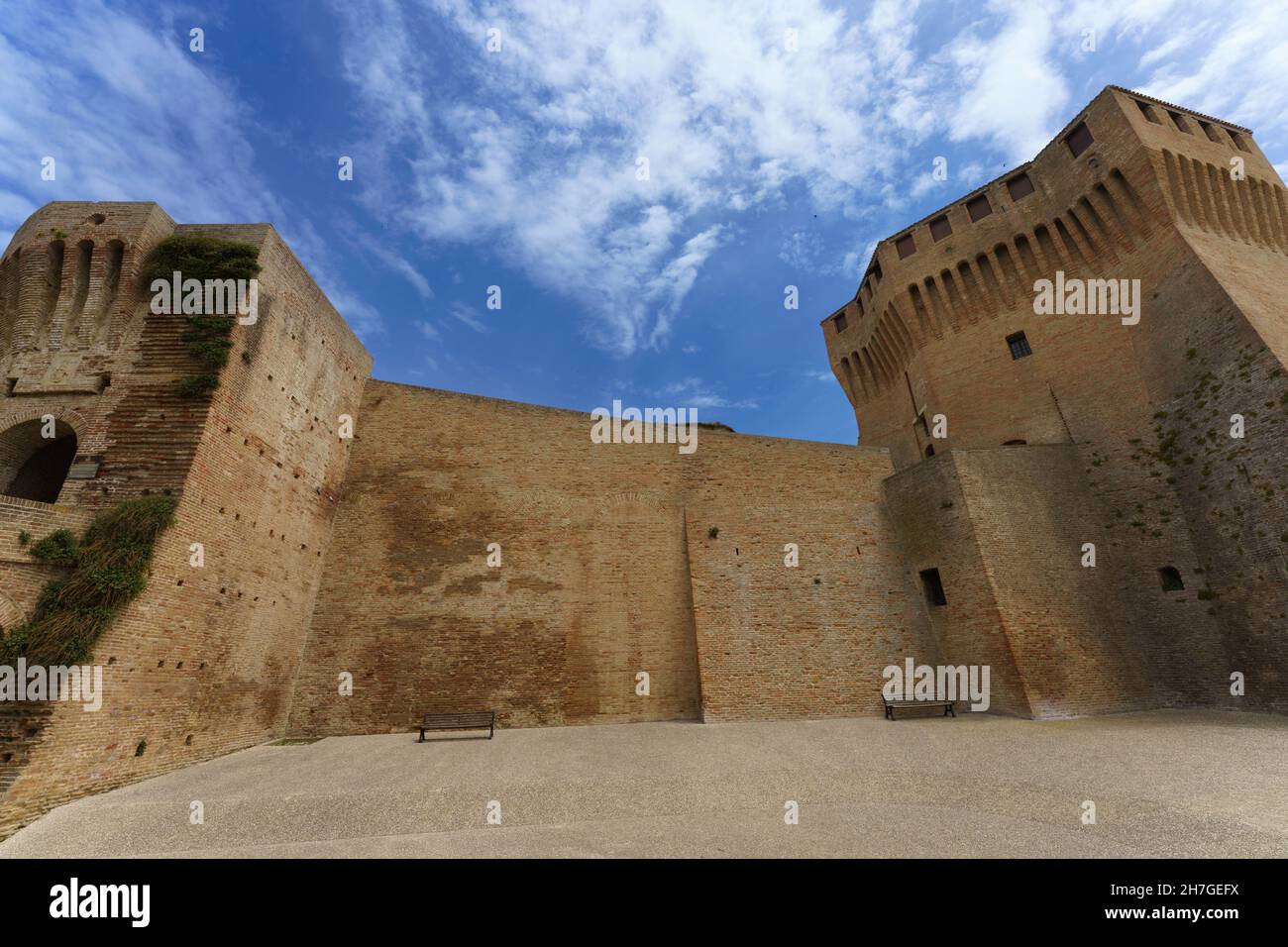 Mondavio, Pesaro e Urbino province, Marche, Italy: medieval city surrounded by walls Stock Photo