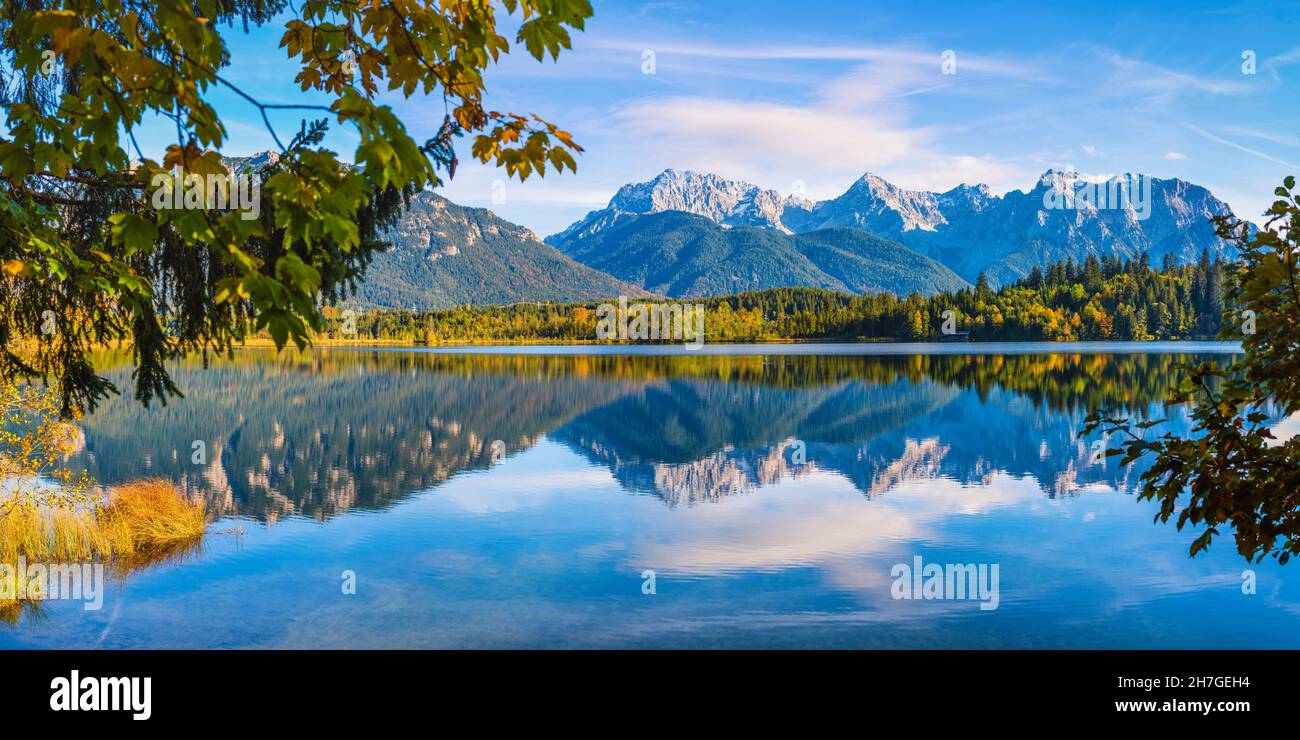 Barmsee, behind it the Karwendel Mountains, Werdenfelser Land, Upper ...
