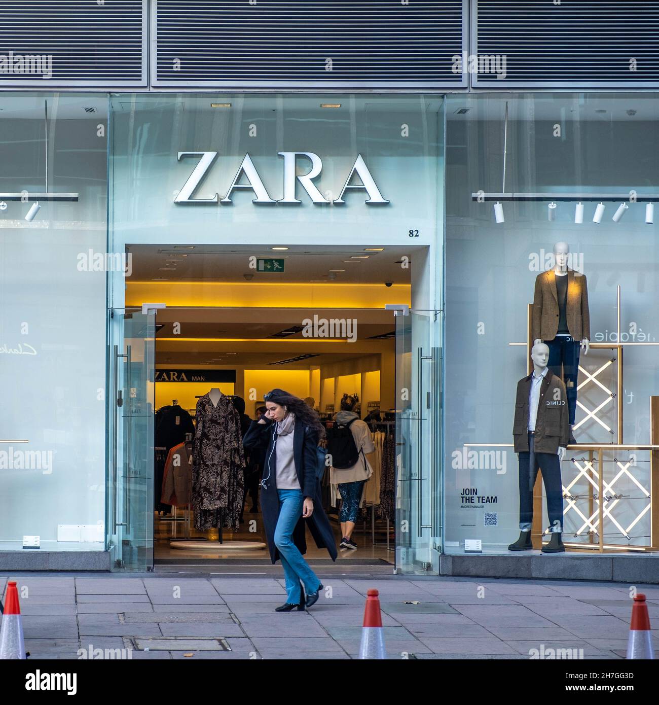 Zara store uk hi-res stock photography and images - Alamy