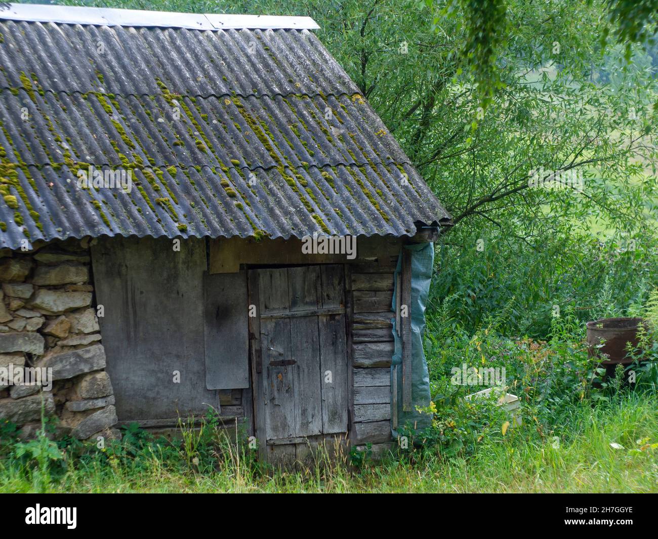Old stone field barn exterior hi-res stock photography and images - Alamy