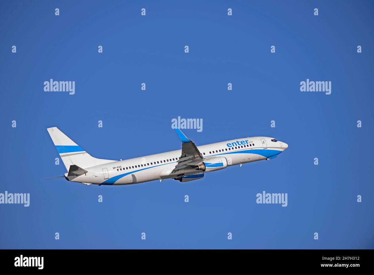 ENTER AIR Boeing 737 lifting off from Runway 09 at Liverpool John ...