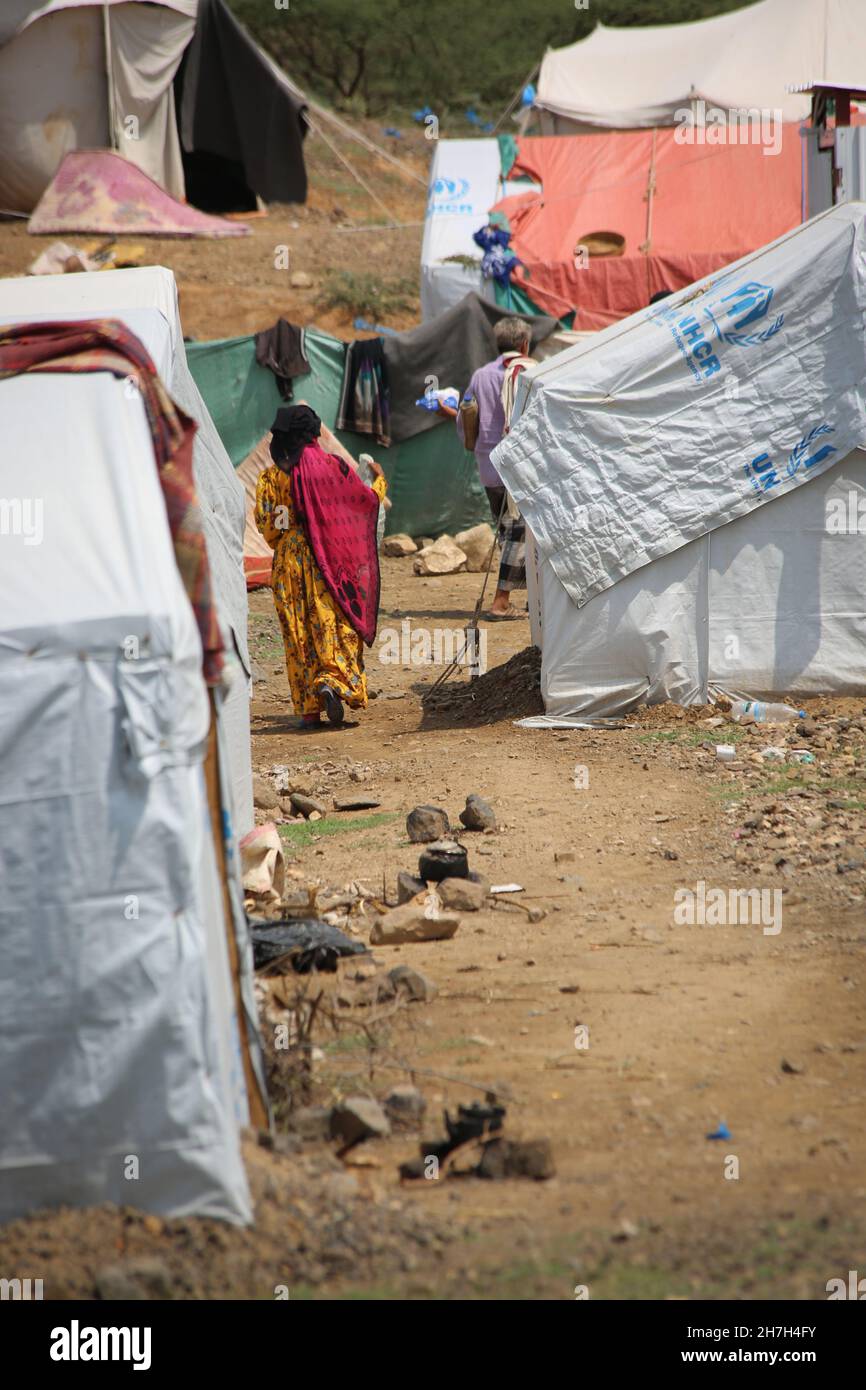 Taiz, Yemen- 08 Oct  2021 :An elderly woman lives in a camp for people displaced by the war in Yemen Stock Photo