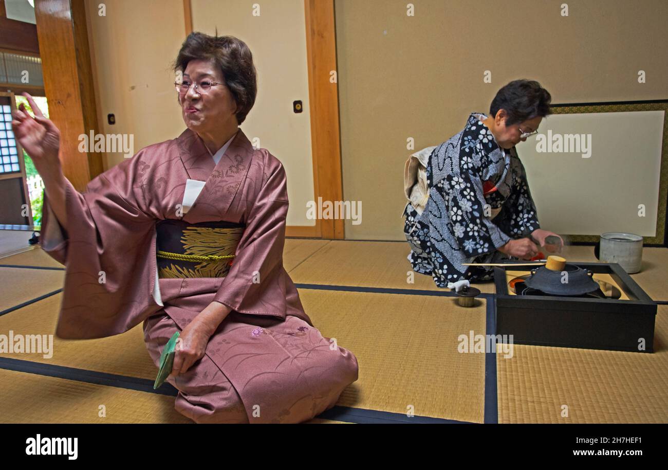 JAPAN, NIIGATA, SADO ISLAND, TEA CEREMONY Stock Photo - Alamy