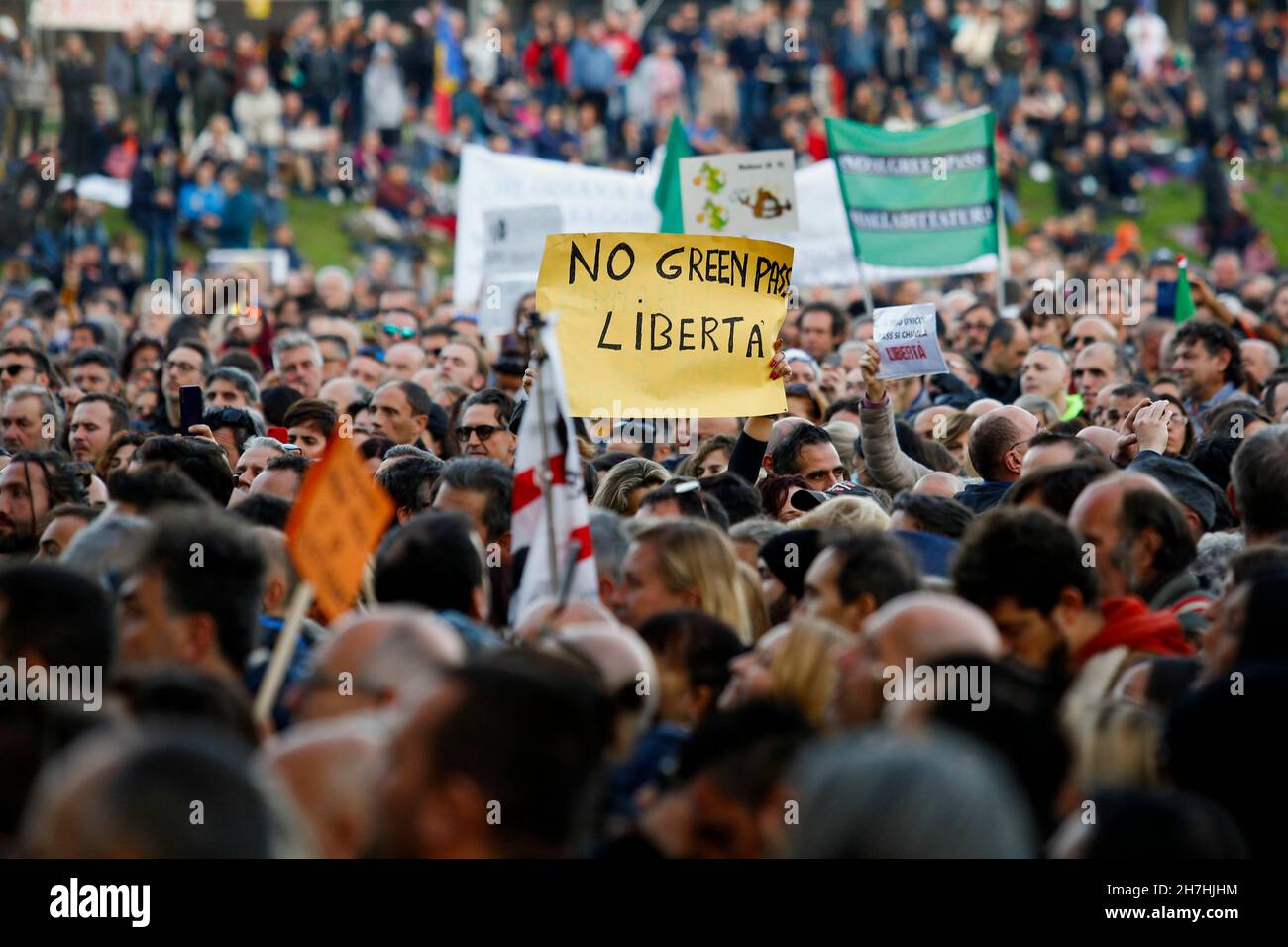 Italy, Rome, November 20, 2021 : Circus Maximus, (Circo Massimo) demonstration against the obligation of the Green Pass for Covid, no mask, no vax Stock Photo