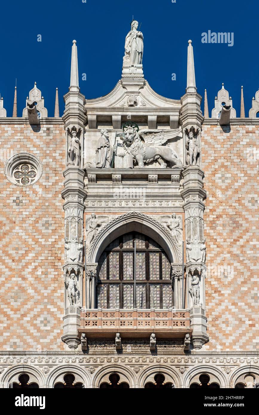 Detail exterior doges palace venice hi-res stock photography and images ...