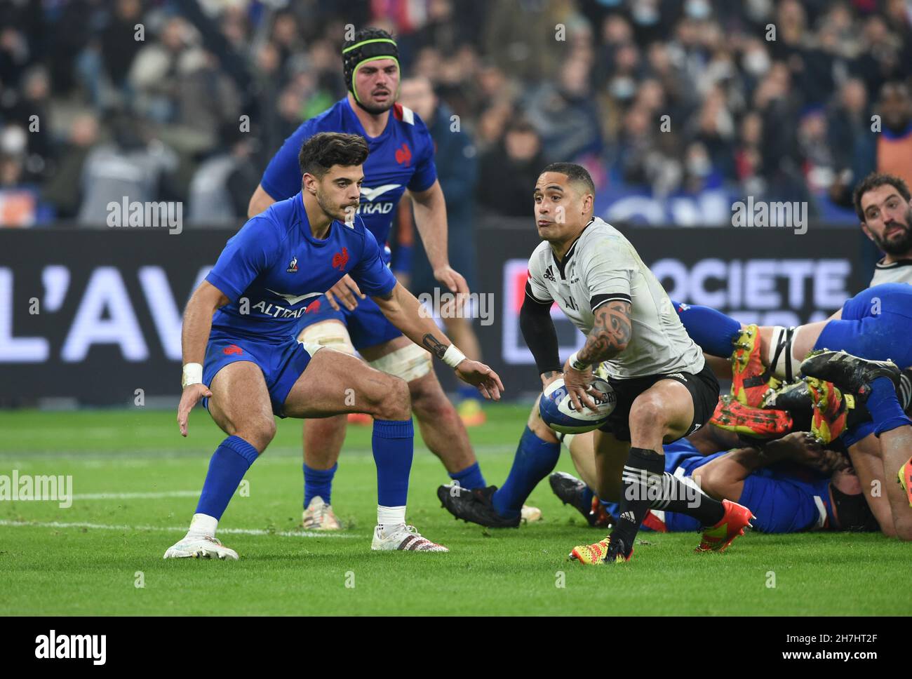 New Zealand National Rugby half-back Aaron Smith (#9) in action during a fixture between New Zealand All Blacks and France at Rugby Autumn Internation Stock Photo