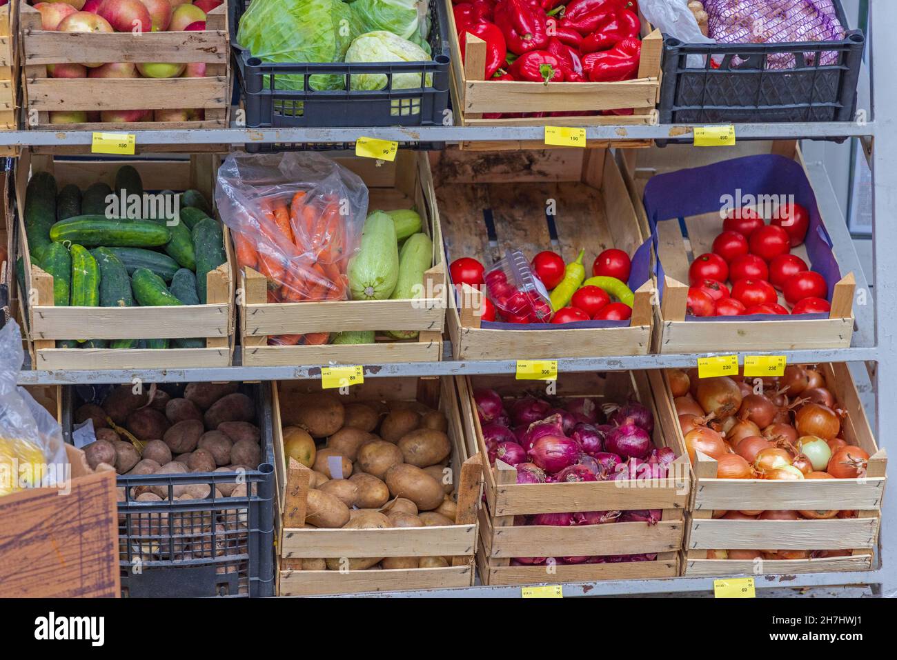 Produce Crate Rack Fresh Vegetables Produce in Crates at Rack Shelf Stock Photo - Alamy