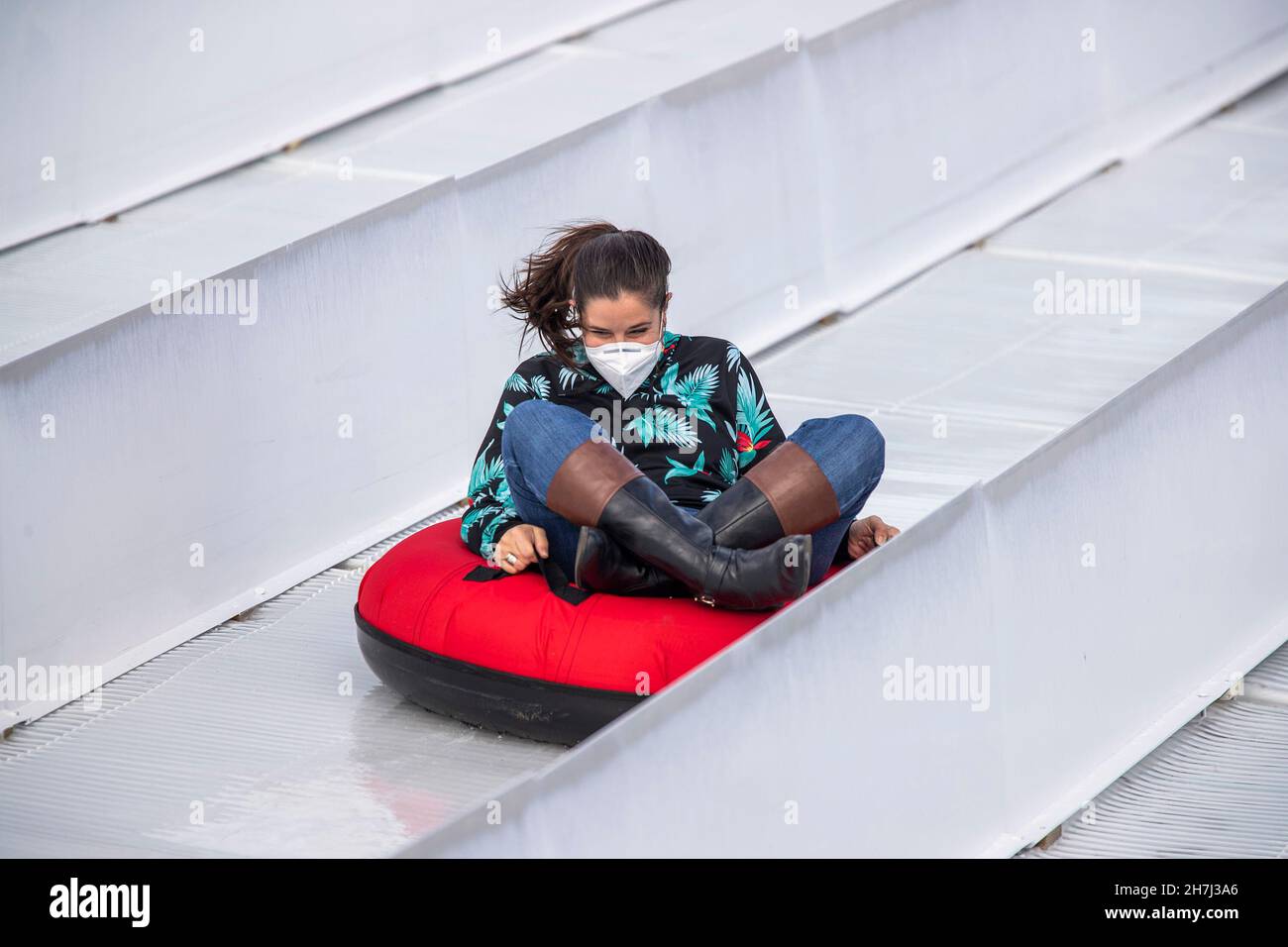 Snowcat ridge hires stock photography and images Alamy