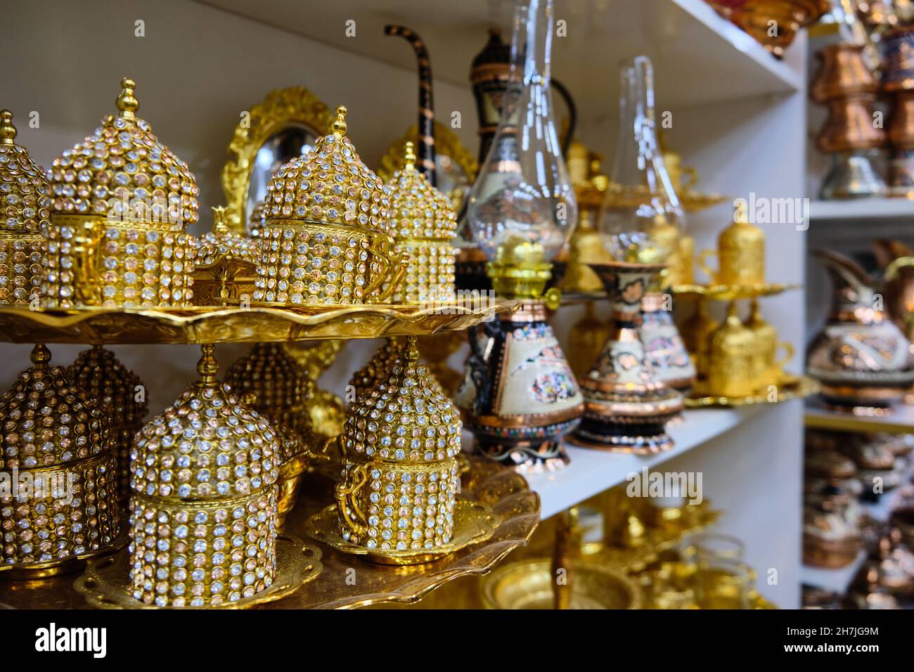 Traditional middle-eastern tea sets Stock Photo - Alamy