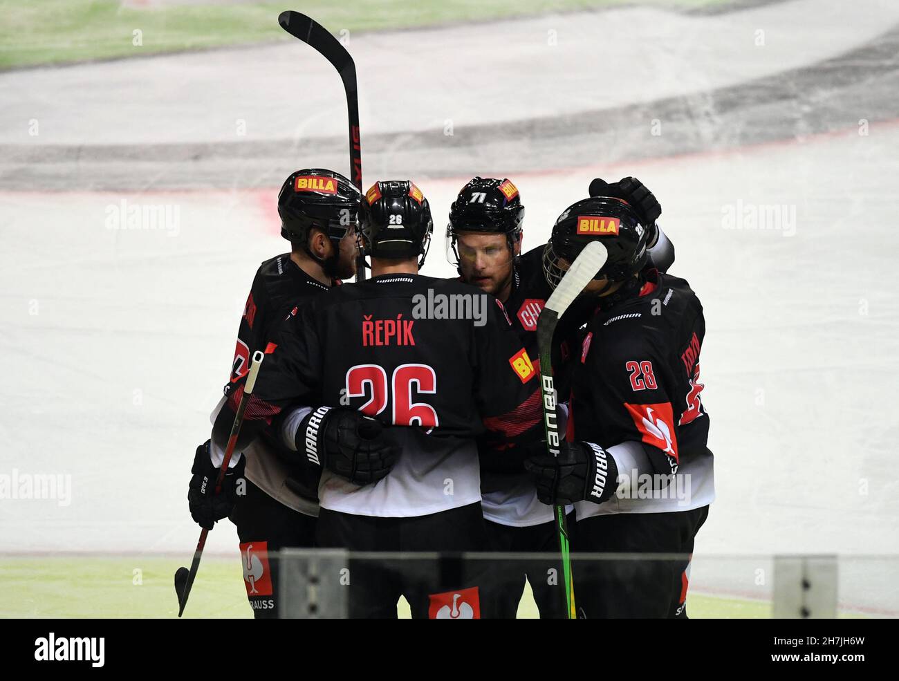 Prague, Czech Republic. 23rd Nov, 2021. Odvetne utkani osmifinale play off  hokejove Ligy mistru: HC Sparta Praha - Skelleftea AIK, 23. listopadu 2021  v Praze. Hraci Sparty se raduji z golu Stock Photo - Alamy