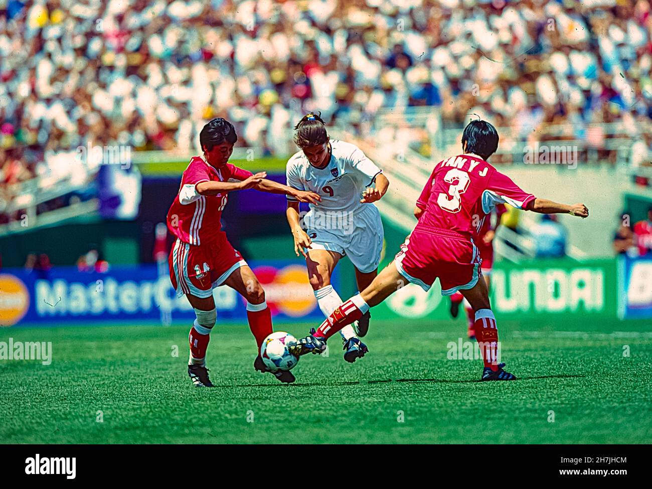 Mia hamm foundation hi-res stock photography and images - Alamy