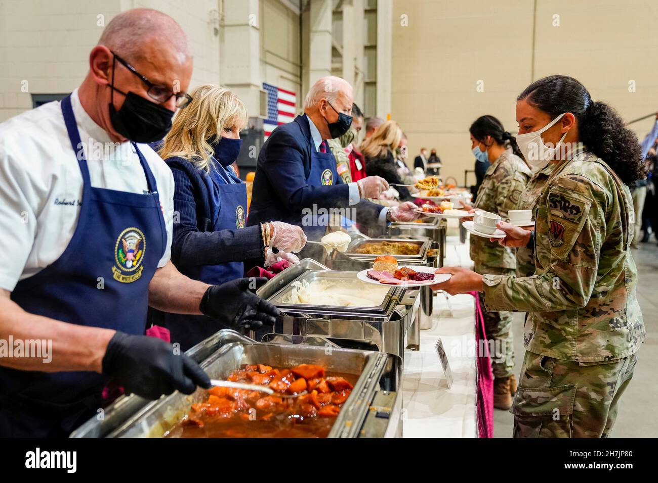 Fort Bragg, United States of America. 23 November, 2021. U.S President Joe Biden and First Lady Jill Biden serve turkey dinner to celebrate an early Thanksgiving with service members at Fort Bragg November 22, 2021, in Fort Bragg, North Carolina. Credit: Adam Schultz/White House Photo/Alamy Live News Stock Photo