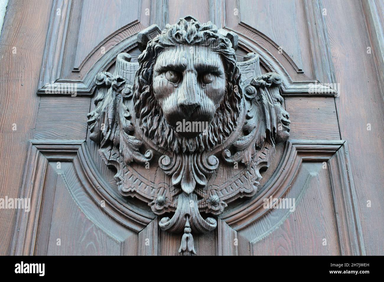 The wooden lion head Stock Photo Alamy